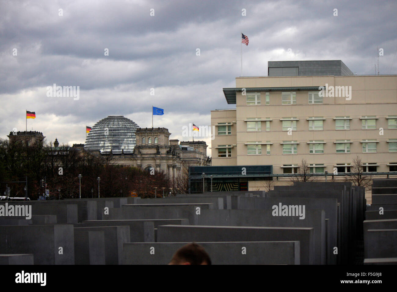 Reichstag, die US amerikanische Botschaft, von der aus vermutlich das gesamte politische Berlin, inklusive der Kanzlerinnentelef Stock Photo
