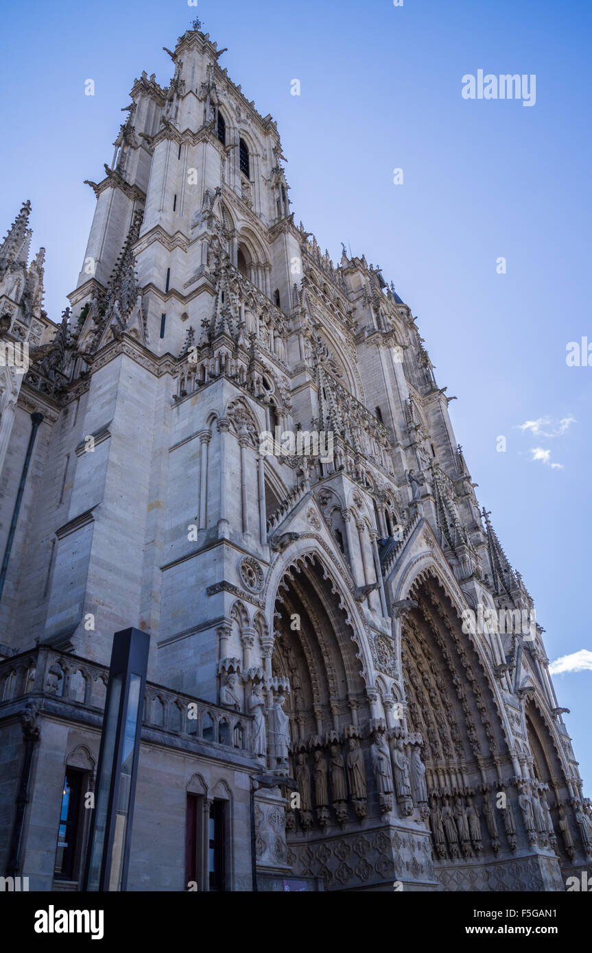 West front facade and towers of Notre-Dame cathedral, Amiens, Somme, Picardie, France Stock Photo