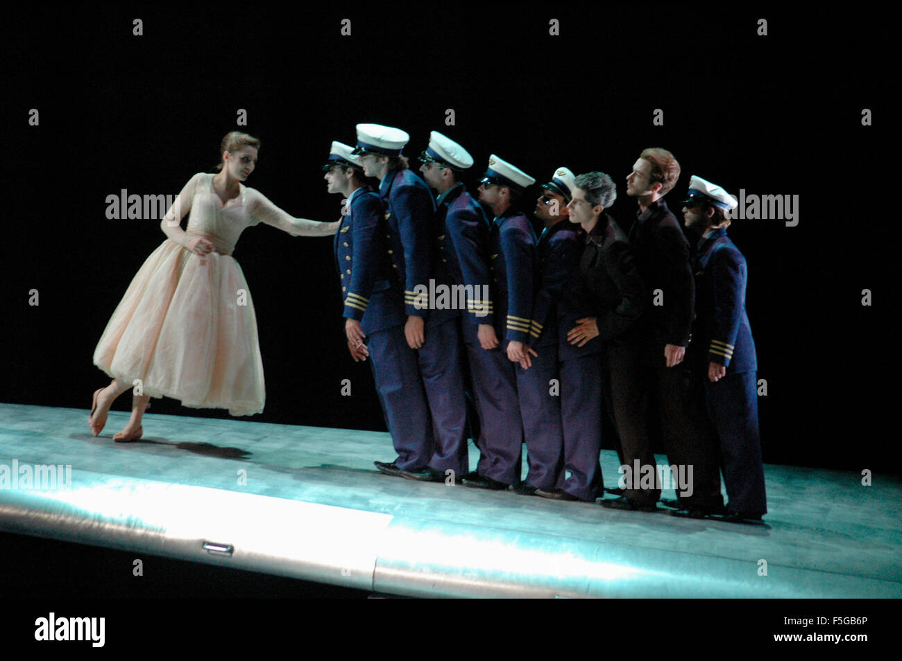 Szenenfoto - Opernproduktion (Operette) 'Die lustige Witwe' (Inszenierung: Peter Mussbach), Staatsoper Unter den Linden, Premier Stock Photo