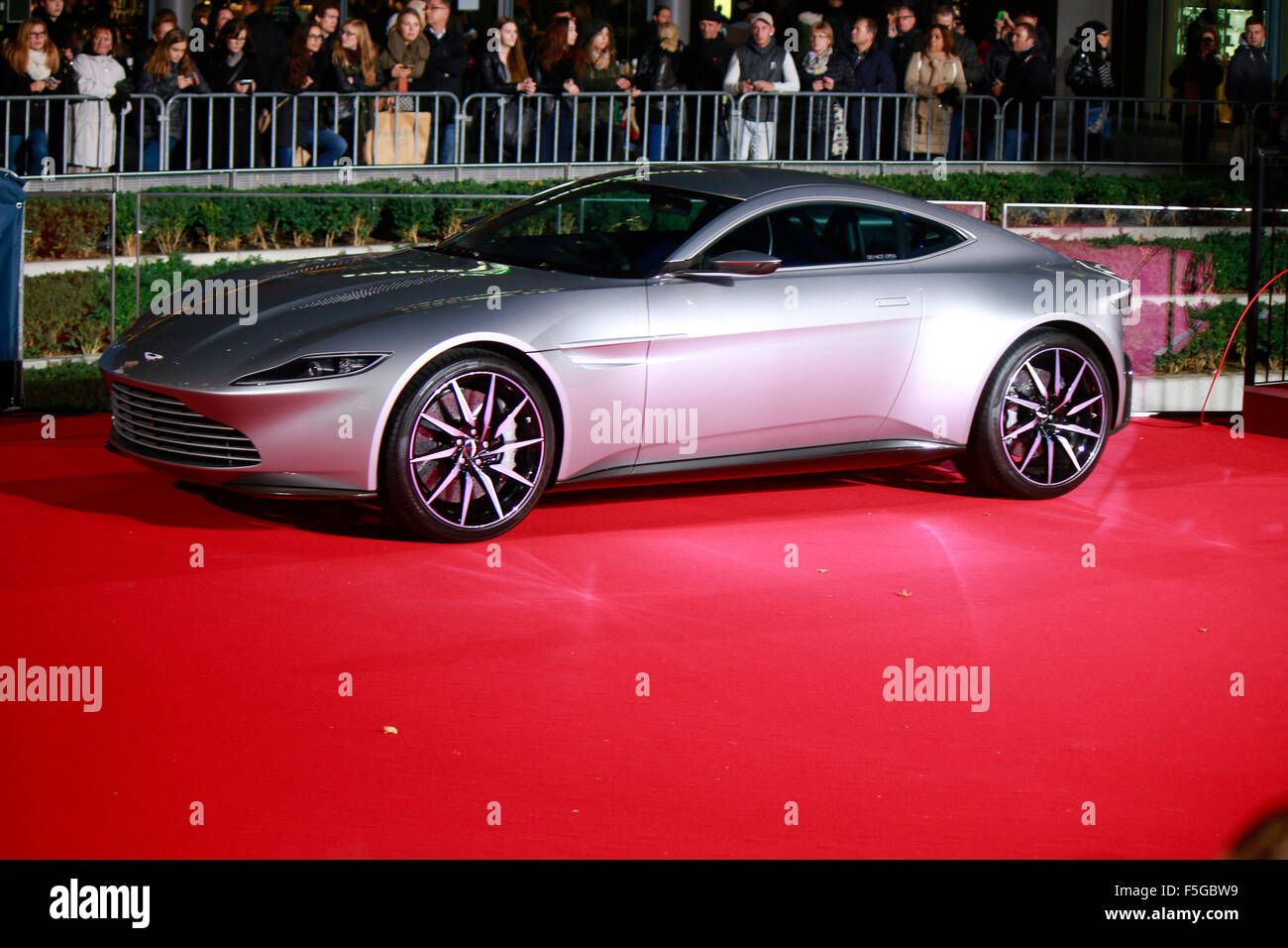 der neue Aston Martin DB10 - Deutschlandpremiere des neuen James Bond 007 Spielfilms 'Spectre', Sony Center, Potsdamer Platz, 28 Stock Photo