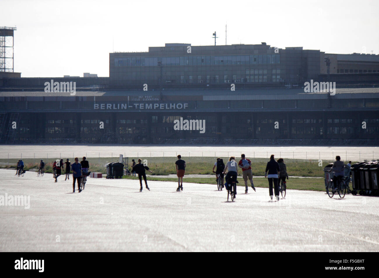 Impressionen: Tempelhofer Feld auf dem Gelaende des frueheren Flughafen Tempelhof, Berlin-Tempelhof. Stock Photo