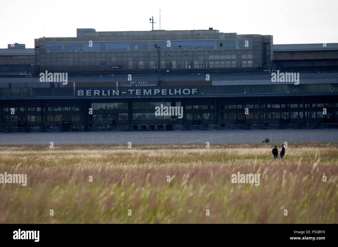 Impressionen: Tempelhofer Feld auf dem Gelaende des frueheren Flughafen Tempelhof, Berlin-Tempelhof . Stock Photo