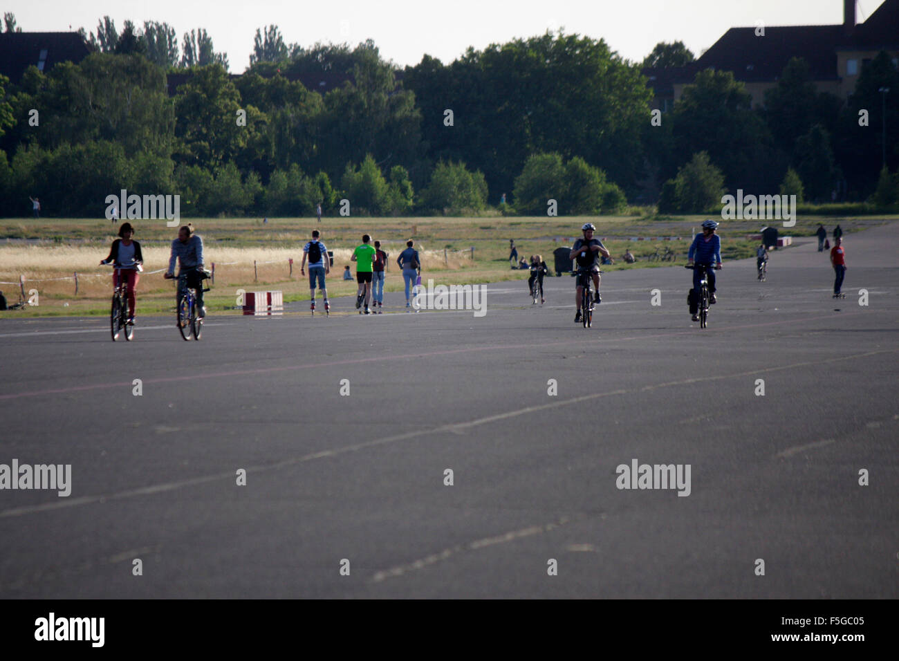 Impressionen: Tempelhofer Feld auf dem Gelaende des frueheren Flughafen Tempelhof, Berlin-Tempelhof Stock Photo