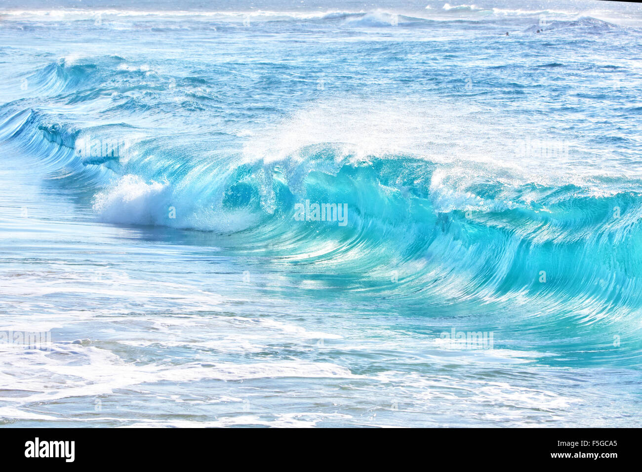 Sandy beach turquoise ocean waves hi-res stock photography and images ...