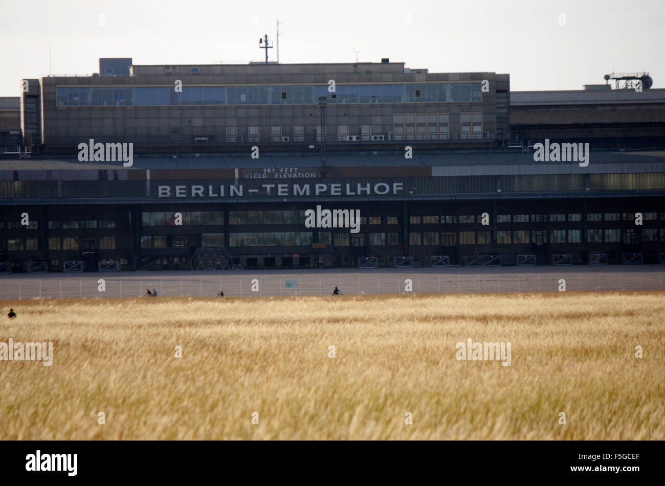 Impressionen: Tempelhofer Feld auf dem Gelaende des frueheren Flughafen Tempelhof, Berlin-Tempelhof . Stock Photo