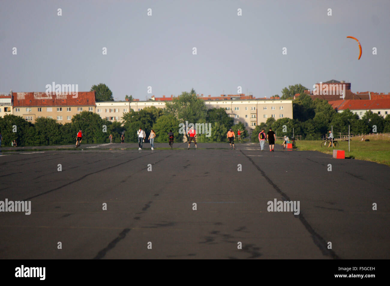 Impressionen: Tempelhofer Feld auf dem Gelaende des frueheren Flughafen Tempelhof, Berlin-Tempelhof. Stock Photo