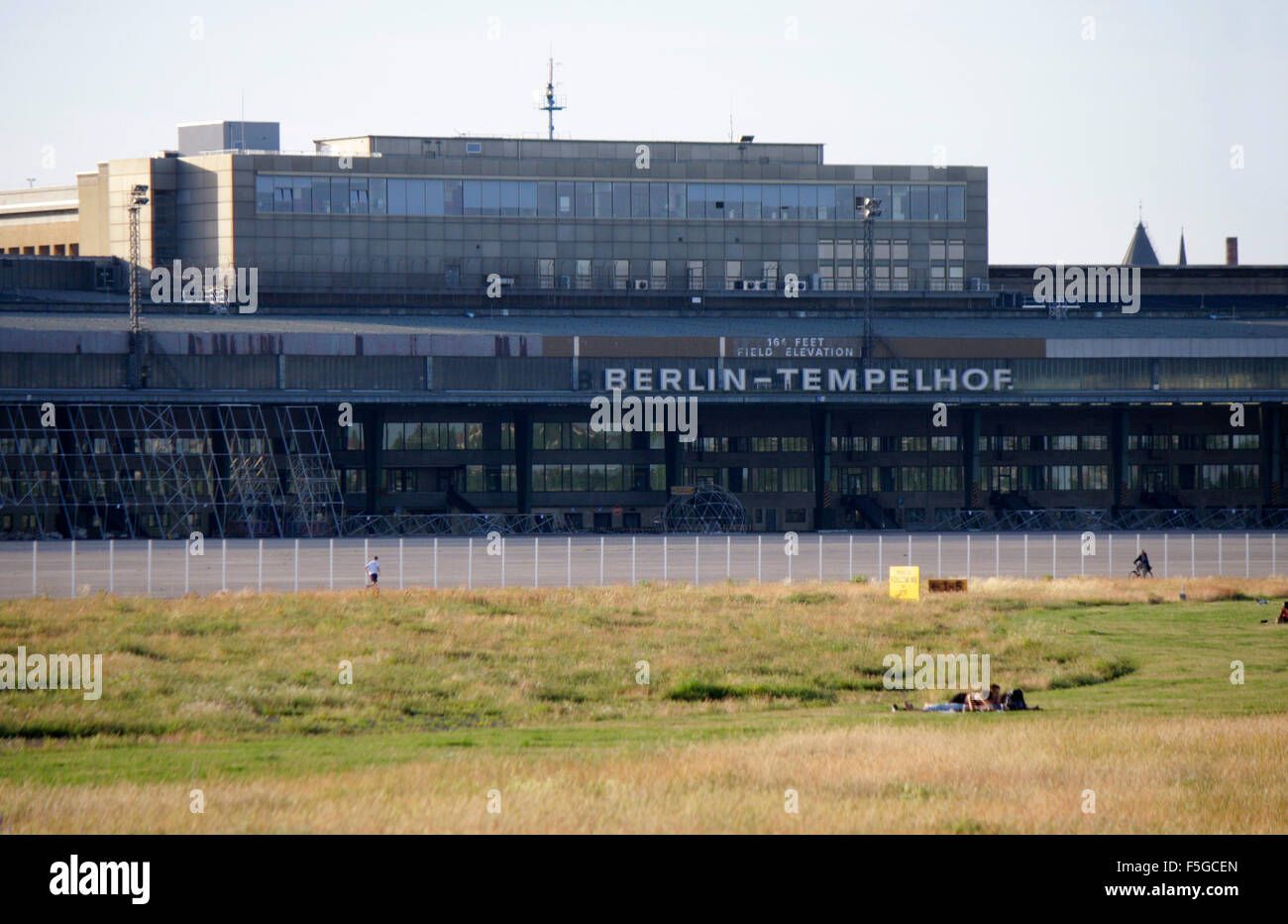 Impressionen: Tempelhofer Feld auf dem Gelaende des frueheren Flughafen Tempelhof, Berlin-Tempelhof . Stock Photo