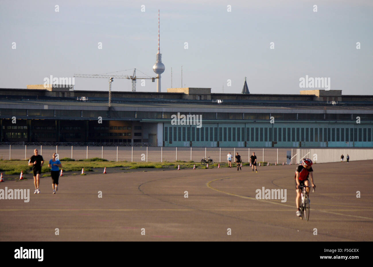 Impressionen: Tempelhofer Feld auf dem Gelaende des frueheren Flughafen Tempelhof, Berlin-Tempelhof. Stock Photo