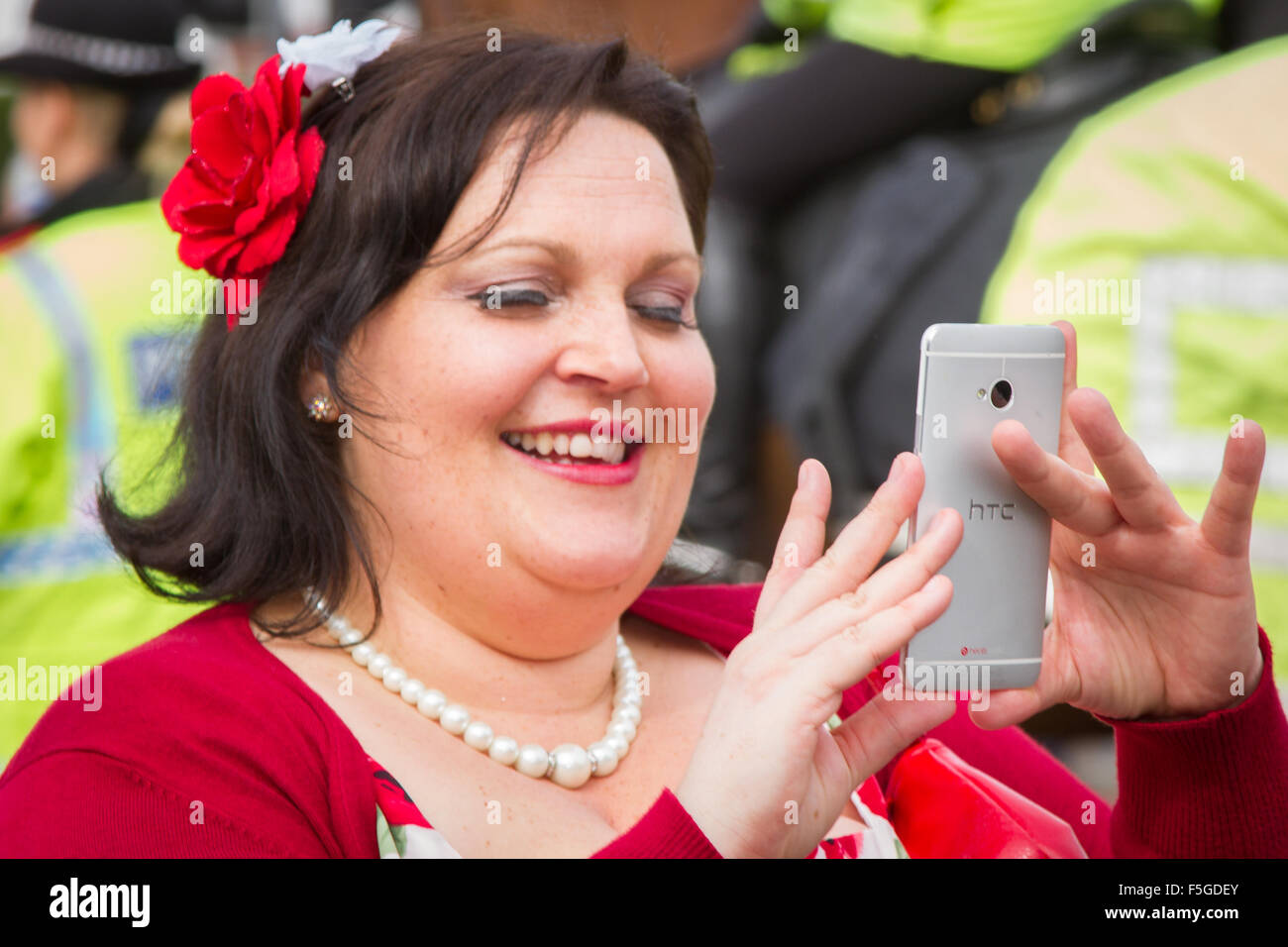 Ladies day aintree race course hi-res stock photography and images - Alamy