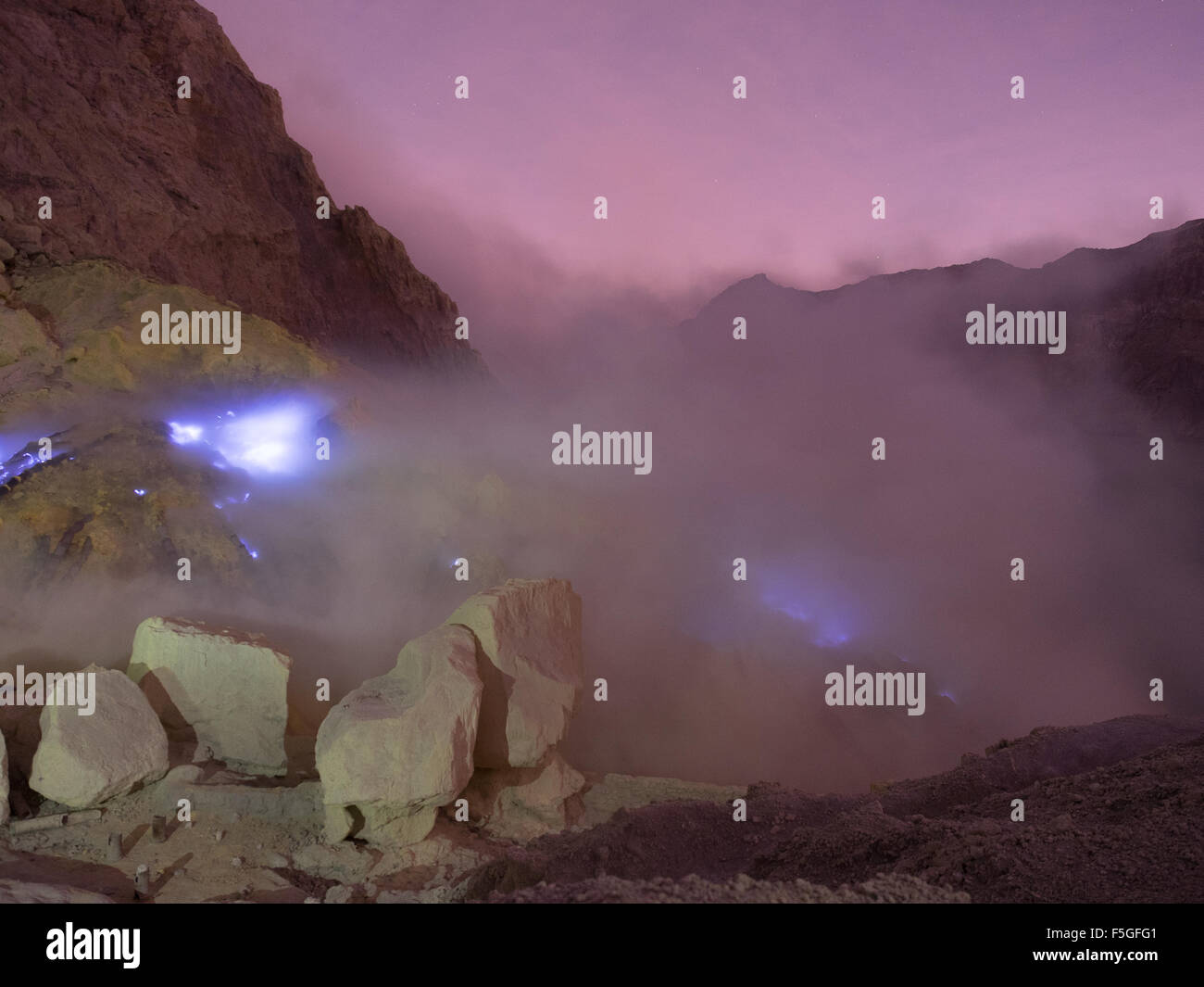 Mount Java Blue Fire blue sulfur fires on mt.ijen, Java Stock Photo - Alamy