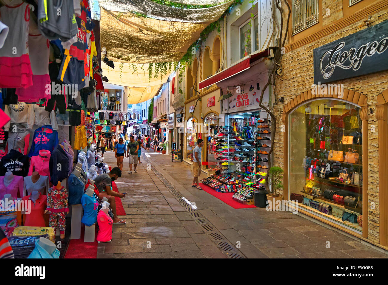 Tourist shops in the bazaar area of Bodrum town, towards 'Bar Street'. Mugla Province, Turkey Stock Photo