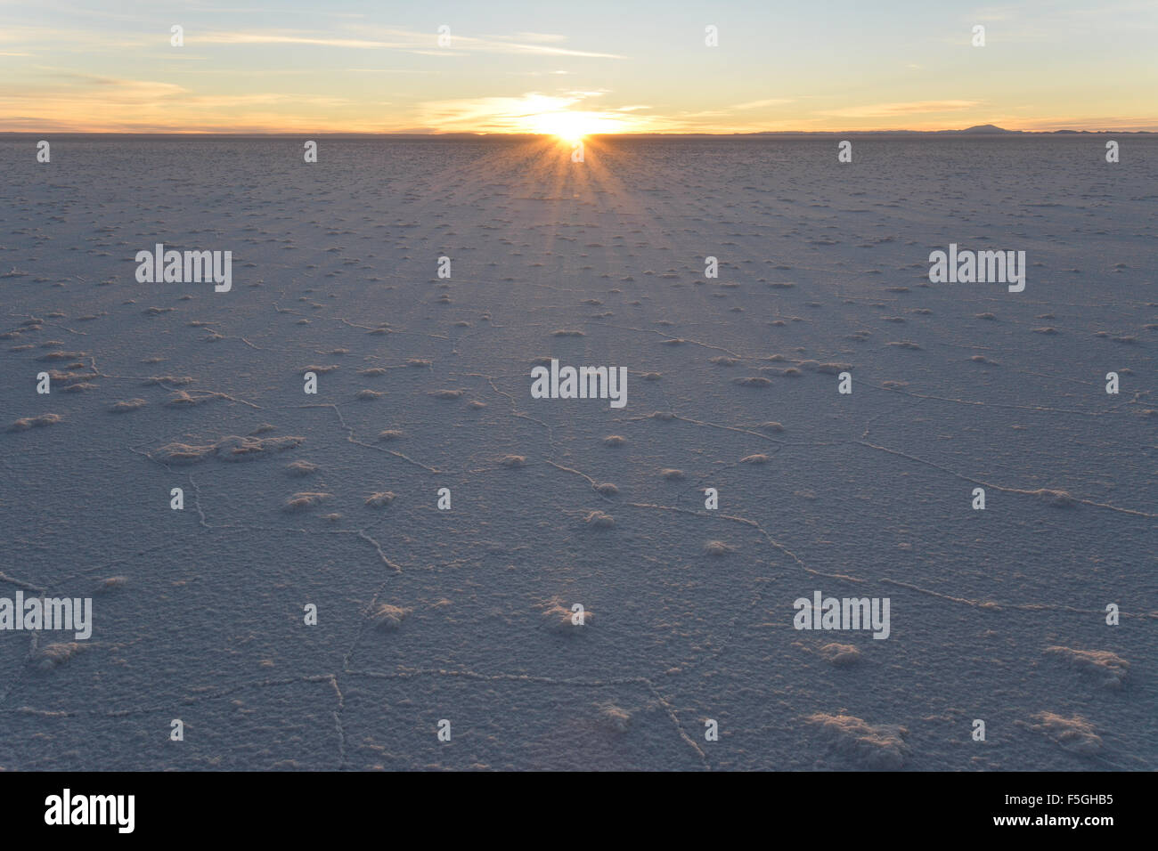 First rays of sunlight on Salar de Uyuni, salt flat, Altiplano, Lipez, Bolivia Stock Photo
