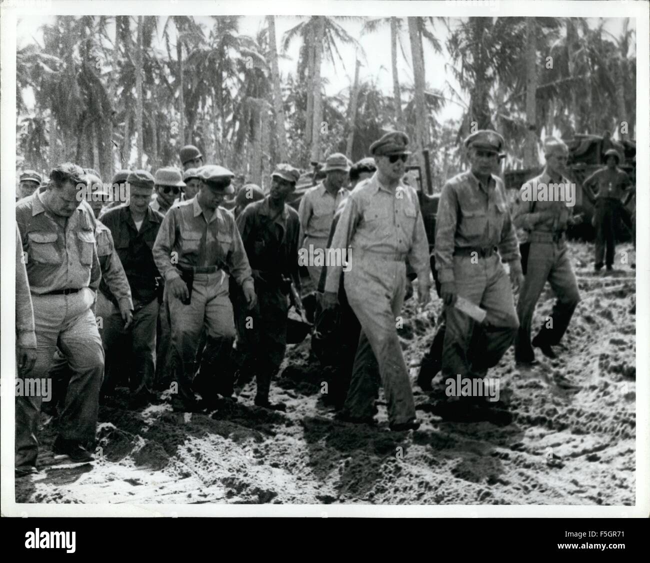 1945 - World War II - Pacific - Philippines D-Day Gen.Kenny- 5Th Airforce - Gen. Macarthur - Gen. Sutherland At Tacloben, Leyte Island © Keystone Pictures USA/ZUMAPRESS.com/Alamy Live News Stock Photo