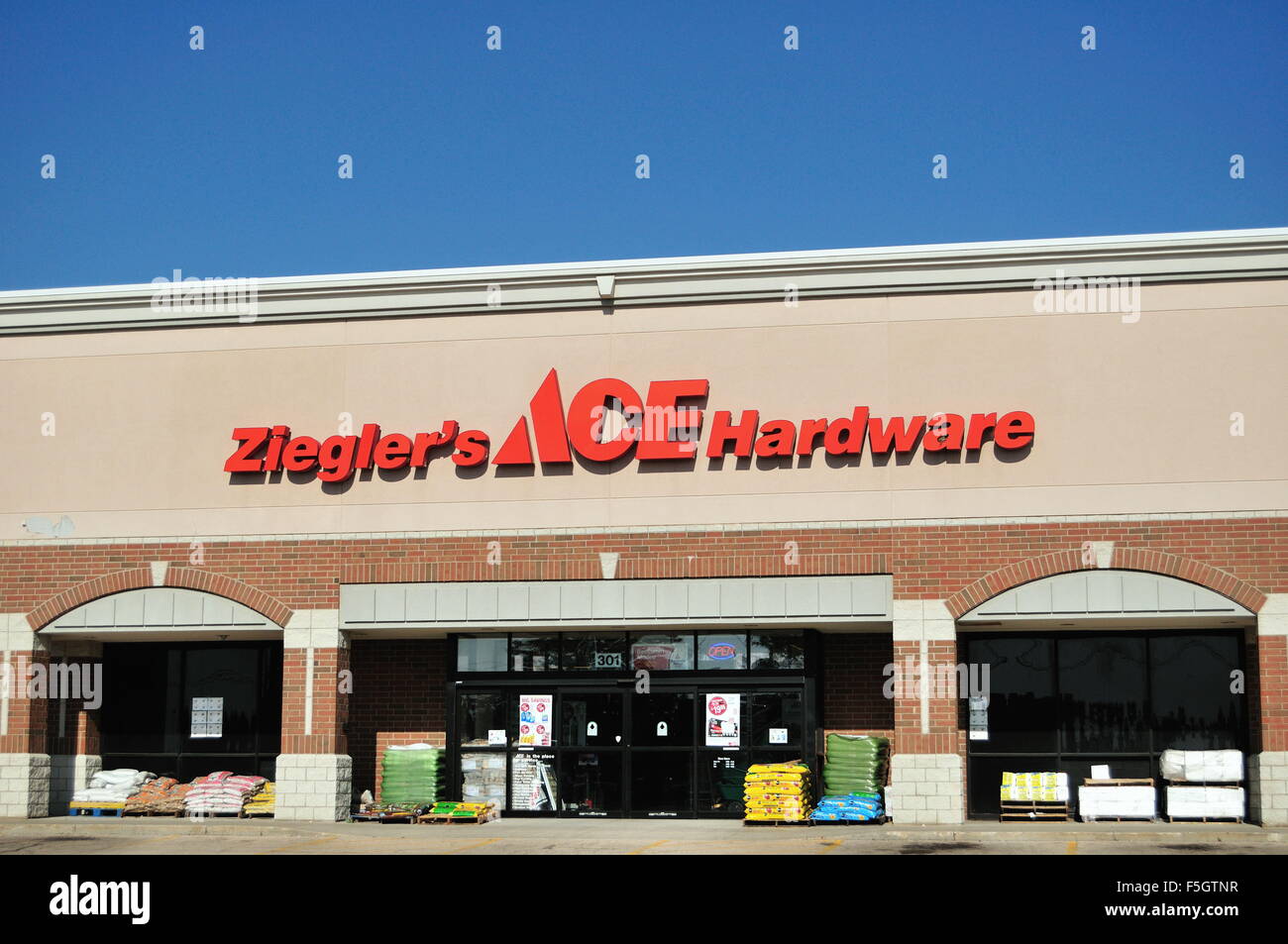 Retail hardware outlet hires stock photography and images Alamy