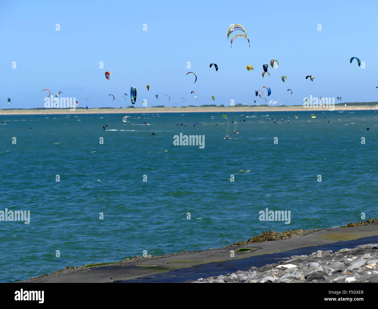 Kites in the sky hires stock photography and images Alamy