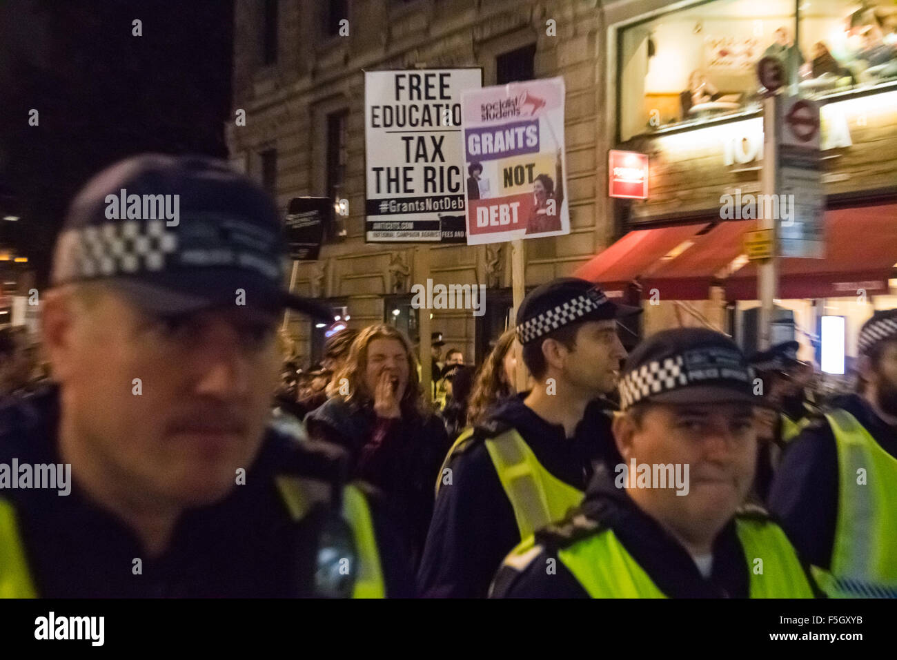 Police kettle hires stock photography and images Alamy