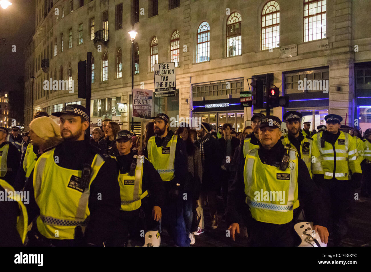 Police kettle hires stock photography and images Alamy