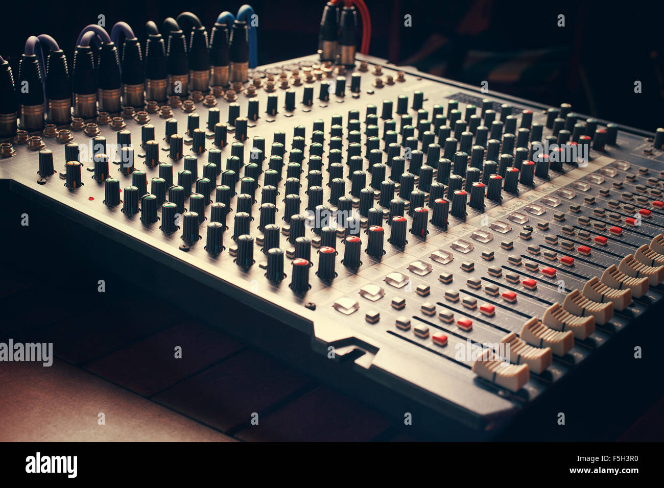 Digital mixing board hires stock photography and images Alamy