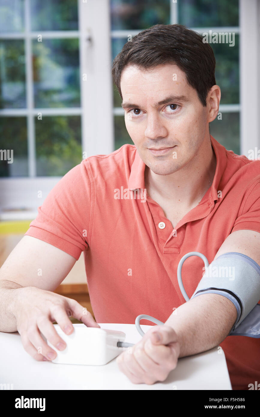 Blood pressure machine hi-res stock photography and images - Alamy