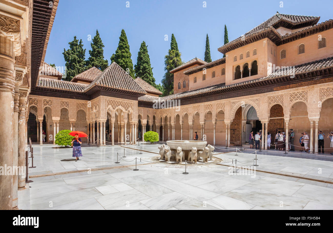 Spain, Andalusia, Province of Granada, Alhambra de Granada, Palacio de los Leonas, Court of Lions with 12 lions fountain Stock Photo