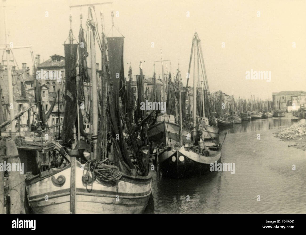 Fishing boats 1950s hi-res stock photography and images - Alamy