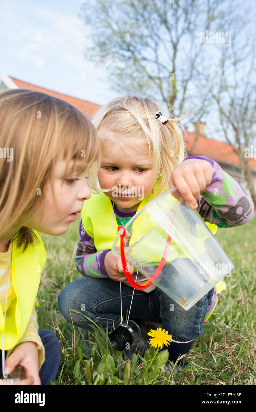 Sweden, Vastergotland, Olofstorp, Bergum, Kindergarten children (2-3, 4-5) playing outdoors Stock Photo