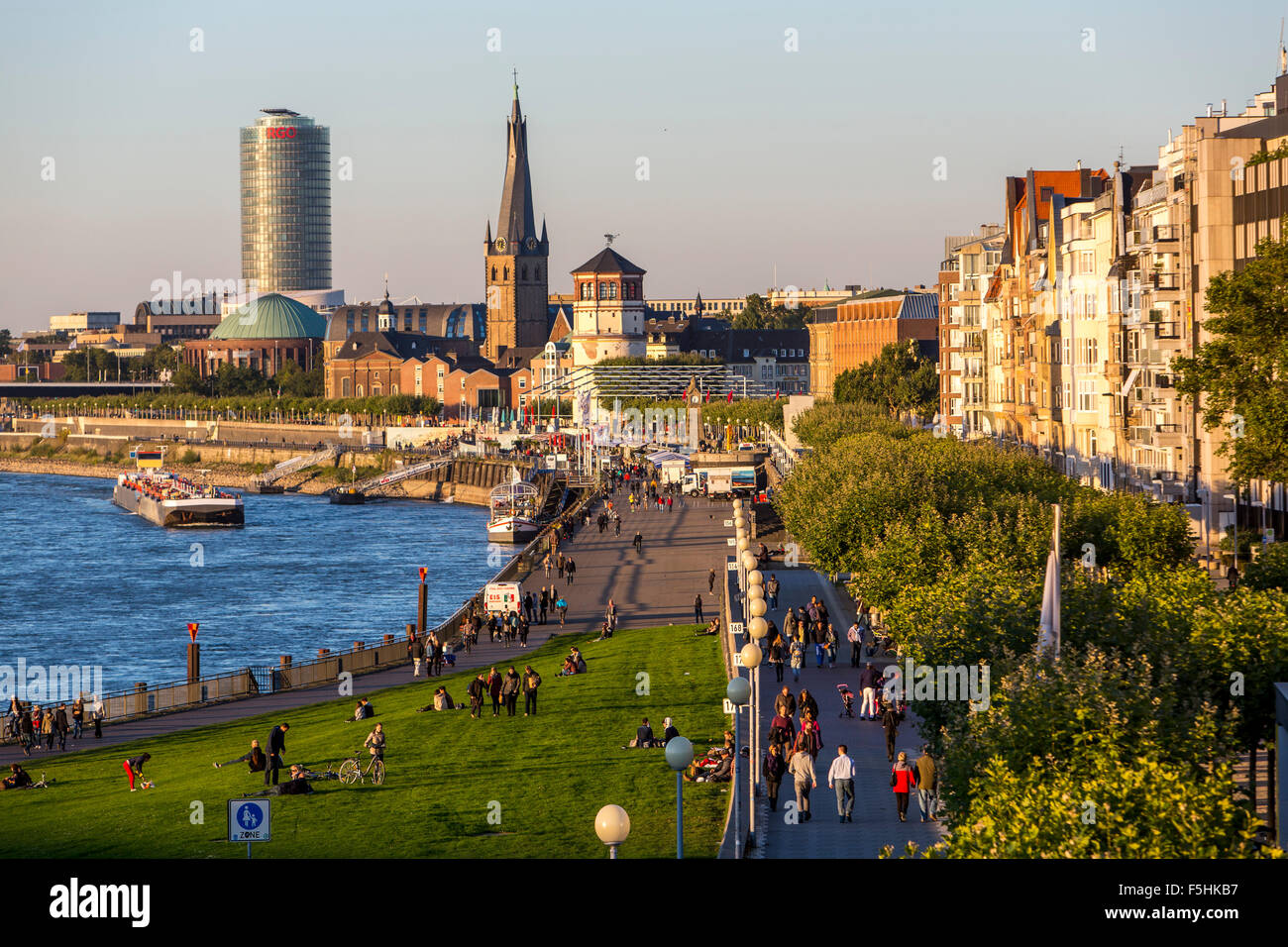 Düsseldorf rhine promenade hi-res stock photography and images - Alamy