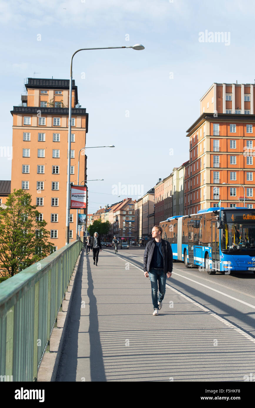 Sweden, Uppland, Stockholm, Kungsholmen, Sankt Eriksbron, Mid-adult man on bridge Stock Photo