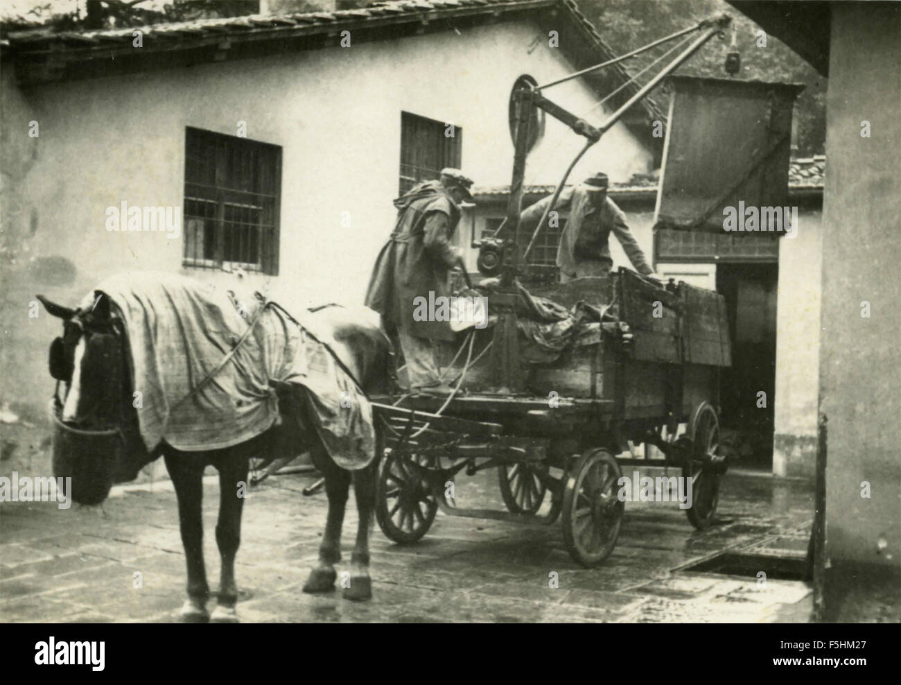 Family on Horse Pulled Cart in Cordoba City, Argentina Editorial Stock  Photo - Image of neighborhood, family: 192831243