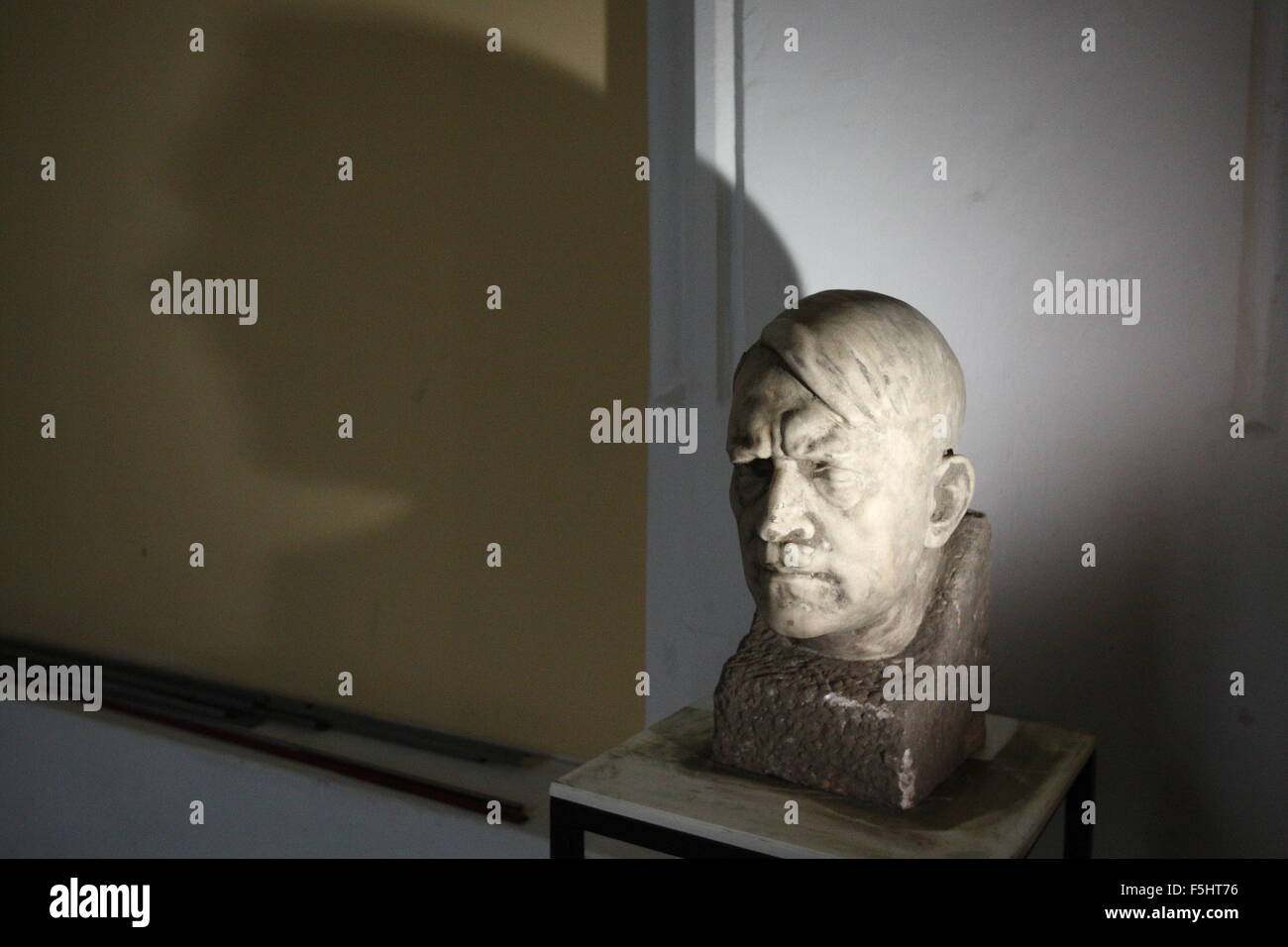 Gdansk, Poland 5th, Nov. 2015 Adolf Hitler marble bust sculpture was accidentally found in the Gdansk during the excavations at the National Museum area. Sculpture was buried deep in the ground. The author of the sculpture Josef Thorak was Adolf Hitler favorite sculptor. Credit:  Michal Fludra/Alamy Live News Stock Photo