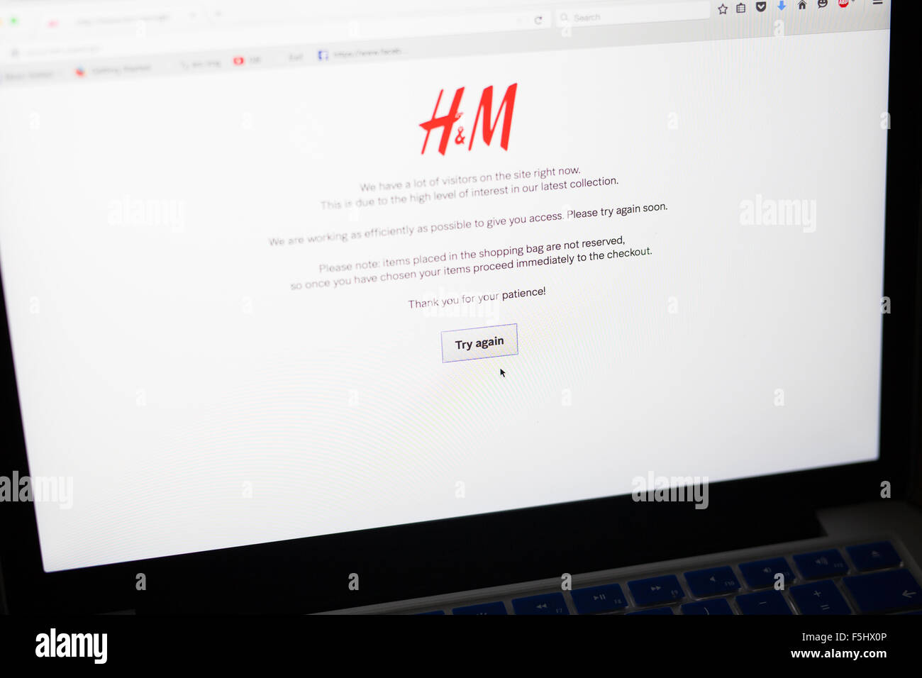 United Kingdom, 5th November 2015. Retailers 'H&M' Website Crashes as  shoppers try to purchase clothing from luxury Parisian fashion house  Balmain online. Credit: Chris Yates/Alamy Live News Stock Photo - Alamy