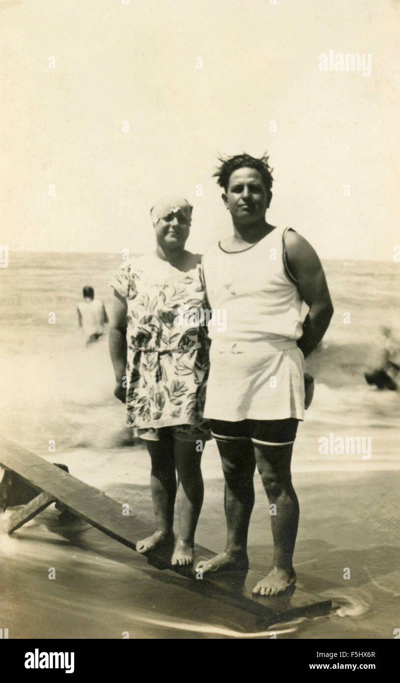 1930s beach couple hi-res stock photography and images - Alamy