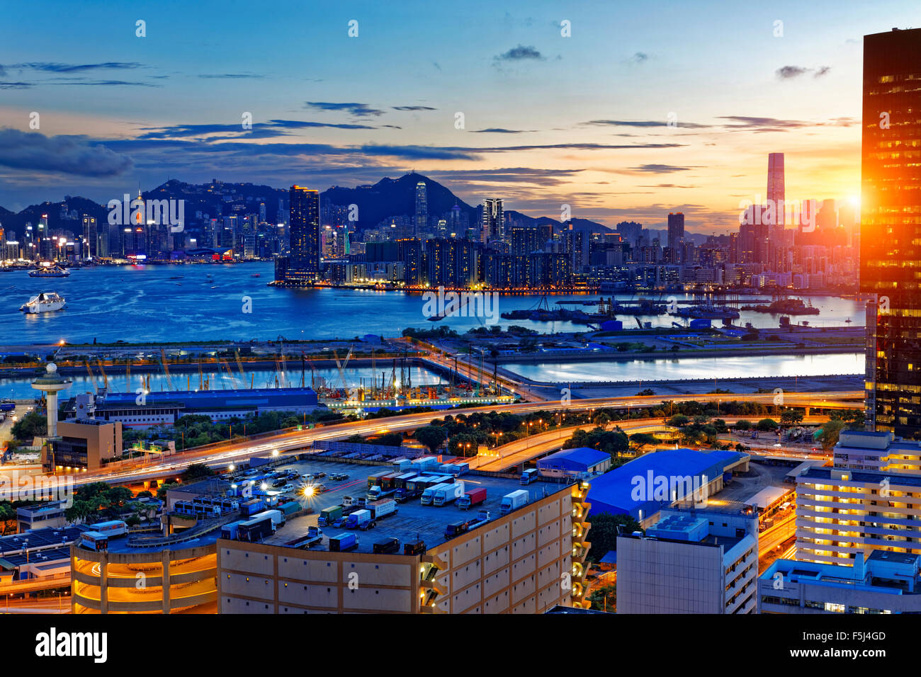 Hong Kong Kowloon at night Stock Photo - Alamy