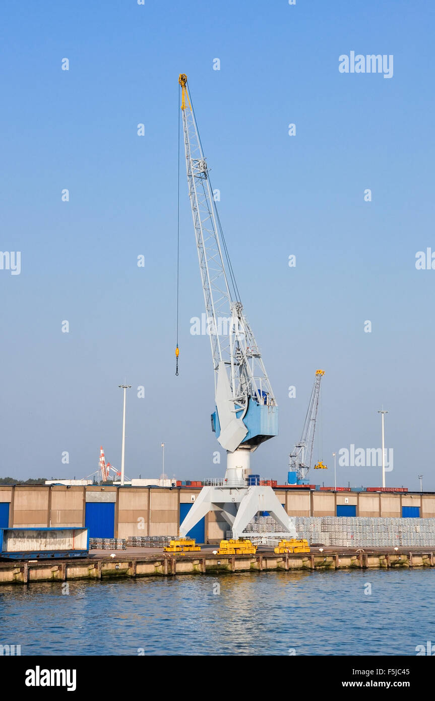 Large cranes in sea hi-res stock photography and images - Alamy 