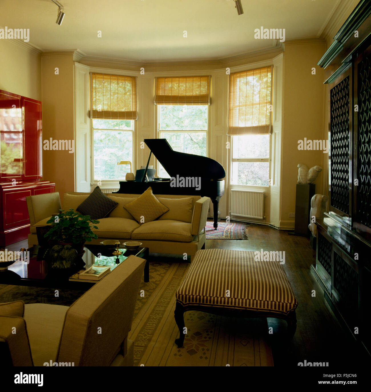 Living rooms cream sofas in hires stock photography and images Alamy