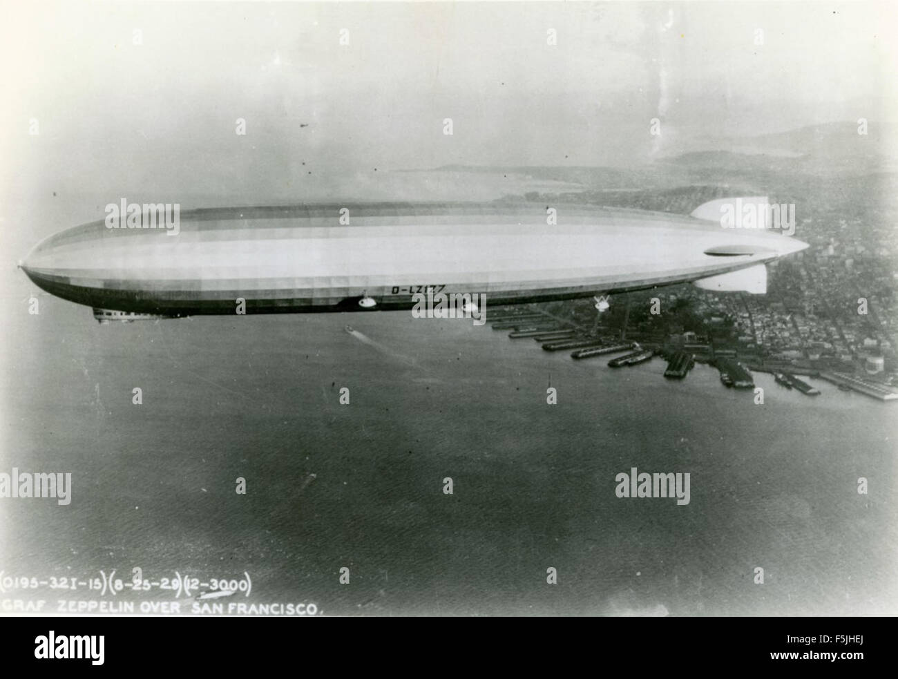 Graf Zeppelin over San Francisco 8251929 Stock Photo - Alamy