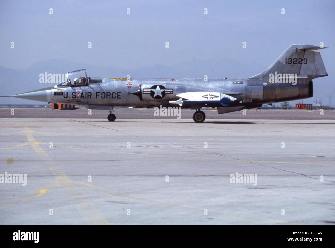 lockheed-f-104g-fokker-63-13229-69tfts-58ttw-luke-afb-26feb82-peter-F5JJ6W.jpg lockheed-f-104g-fokker-63-13229-69tfts-58ttw-luke-afb-26feb82-peter-F5JJ6W.jpg