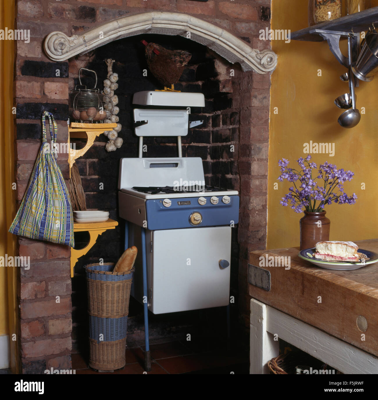 Fifties gas stove in an alcove in a nineties kitchen Stock Photo