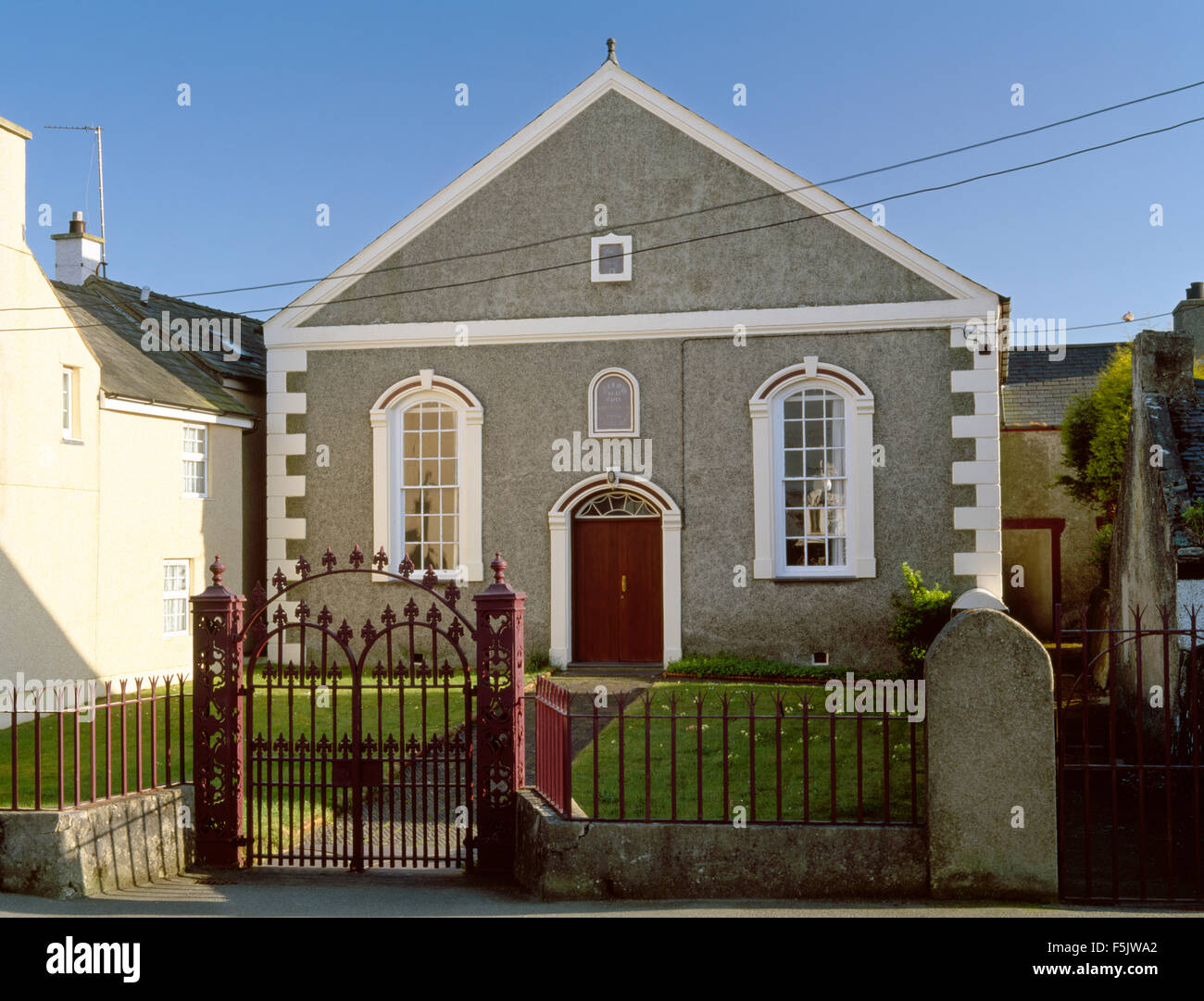 Capel Siloh Baptist chapel beside the old main Holyhead road (A5), Caergeiliog, Anglesey, North Wales, UK. Stock Photo