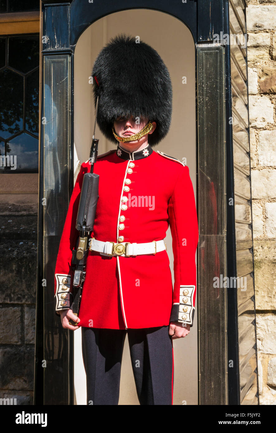 A coldstream guard guarding the Crown jewels in the Jewel house inside tower of london City of London England UK GB EU Europe Stock Photo