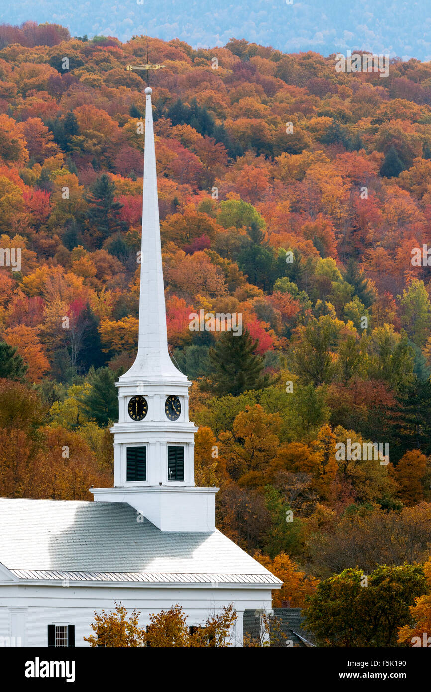 The white steeple of Stowe Community Church against the autumn foliage, Stowe, Vermont USA Stock Photo