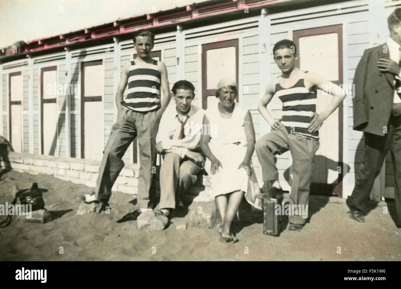 1920s family beach hi-res stock photography and images - Alamy