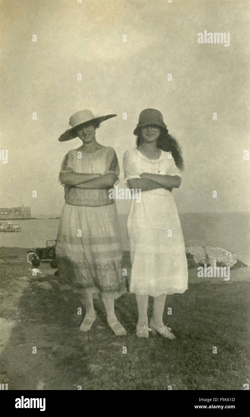 Two girls with hats near the sea hi-res stock photography and images ...