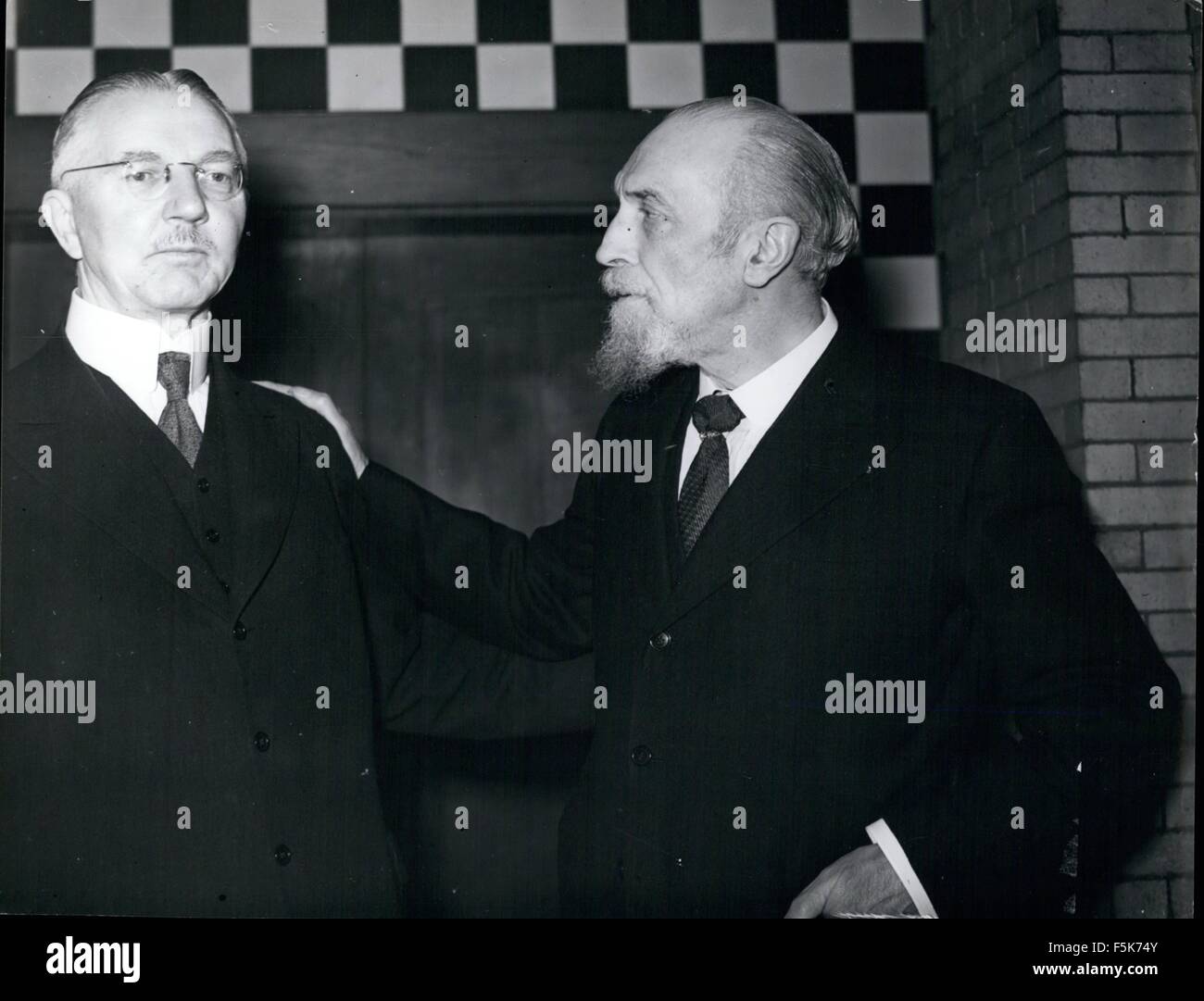 1962 - Mr. Hjalmar Schacht and Montague Norman Governor Of The Bank of England (Credit Image: © Keystone Pictures USA/ZUMAPRESS.com) Stock Photo