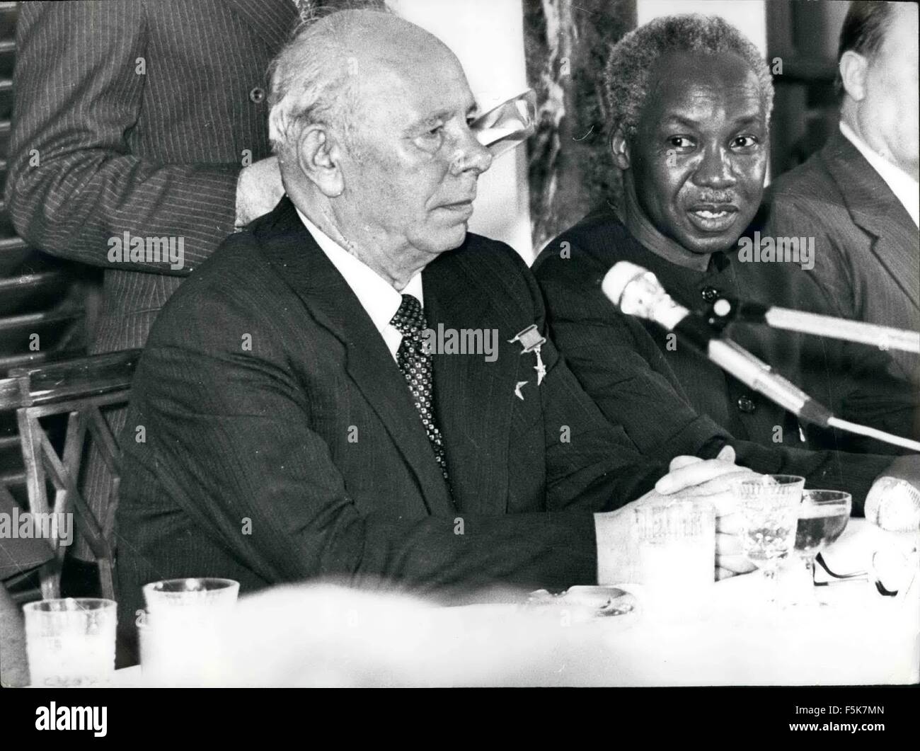 1962 - Credit: Camerapix Daressalaam: Tanzania: Soviet President Nikolia Podgorny addressing at a State Banquet in his honour by Tanzania leader, Julius Nyerere (right) during his visit to East and Southern Africa. © Keystone Pictures USA/ZUMAPRESS.com/Alamy Live News Stock Photo