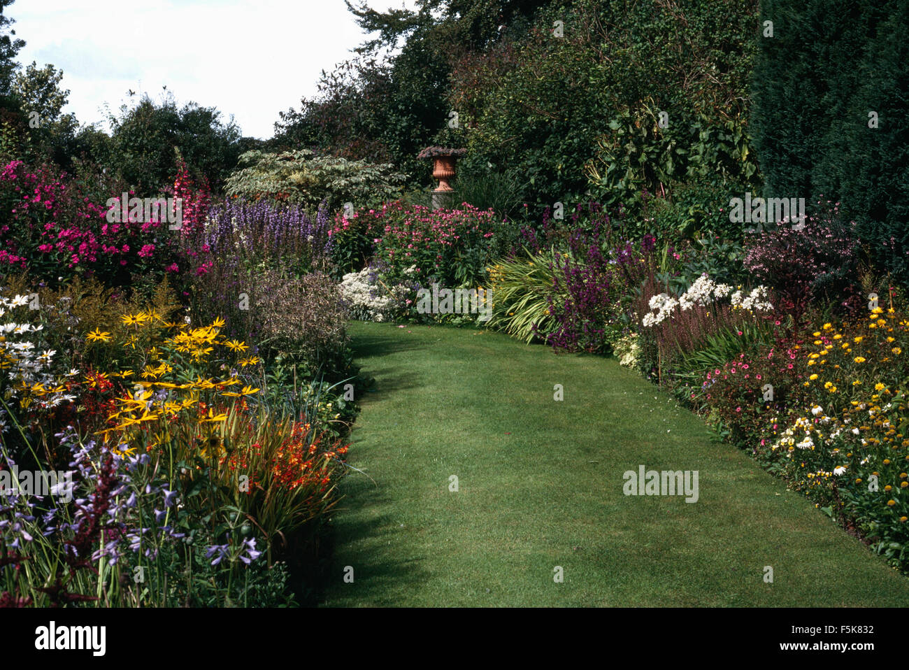 Summer borders hi-res stock photography and images - Alamy