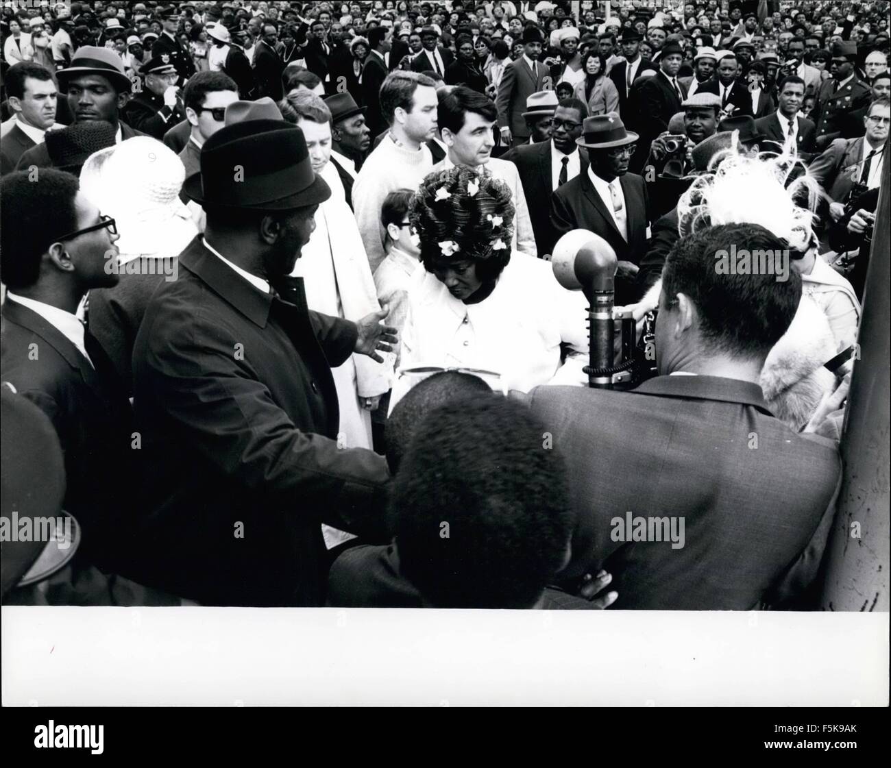 1968 Funeral Of Dr Martin Luther King Miss Mahalia Jackson The Stock Photo Alamy