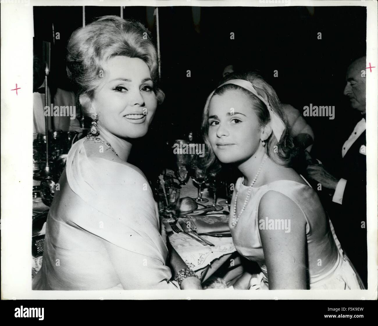 1975 - Zsa Zsa Attends Aniversary Banquet-In Hollywood: The City of Hope's Golden Anniversary banquet at the Beverly hilton Hotel, Hollywood-brought out a number of movie personalities-among whom were the ravishing Zsa Zsa Gabor and her daughter Francesca Hilton-who is also daughter of tycoon Conrad Hilton. many Cinema notables were honoured at the banquet. © Keystone Pictures USA/ZUMAPRESS.com/Alamy Live News Stock Photo