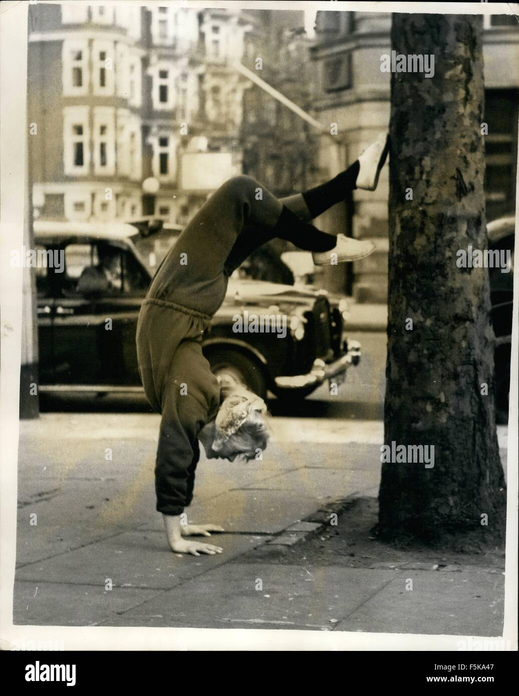 1968 - Going places fast : Keep fit and stay at the top so says blonde and attractive June Ritchie, the young across who short to overnight fame for her role in A King of loving. And to prove it any evening, any day, she San be seen in fetching track suit and running show pounding the pavements of Knighsbridge at a brisk pace. She's keeping fit for the hard work on her new film Live Now, Pay later. photo shows Handstand in knights bridge - June Ritchie keeping fit. © Keystone Pictures USA/ZUMAPRESS.com/Alamy Live News Stock Photo