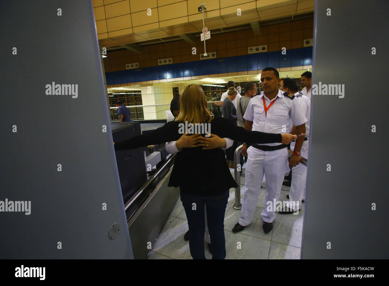 Sea airport security hires stock photography and images Alamy
